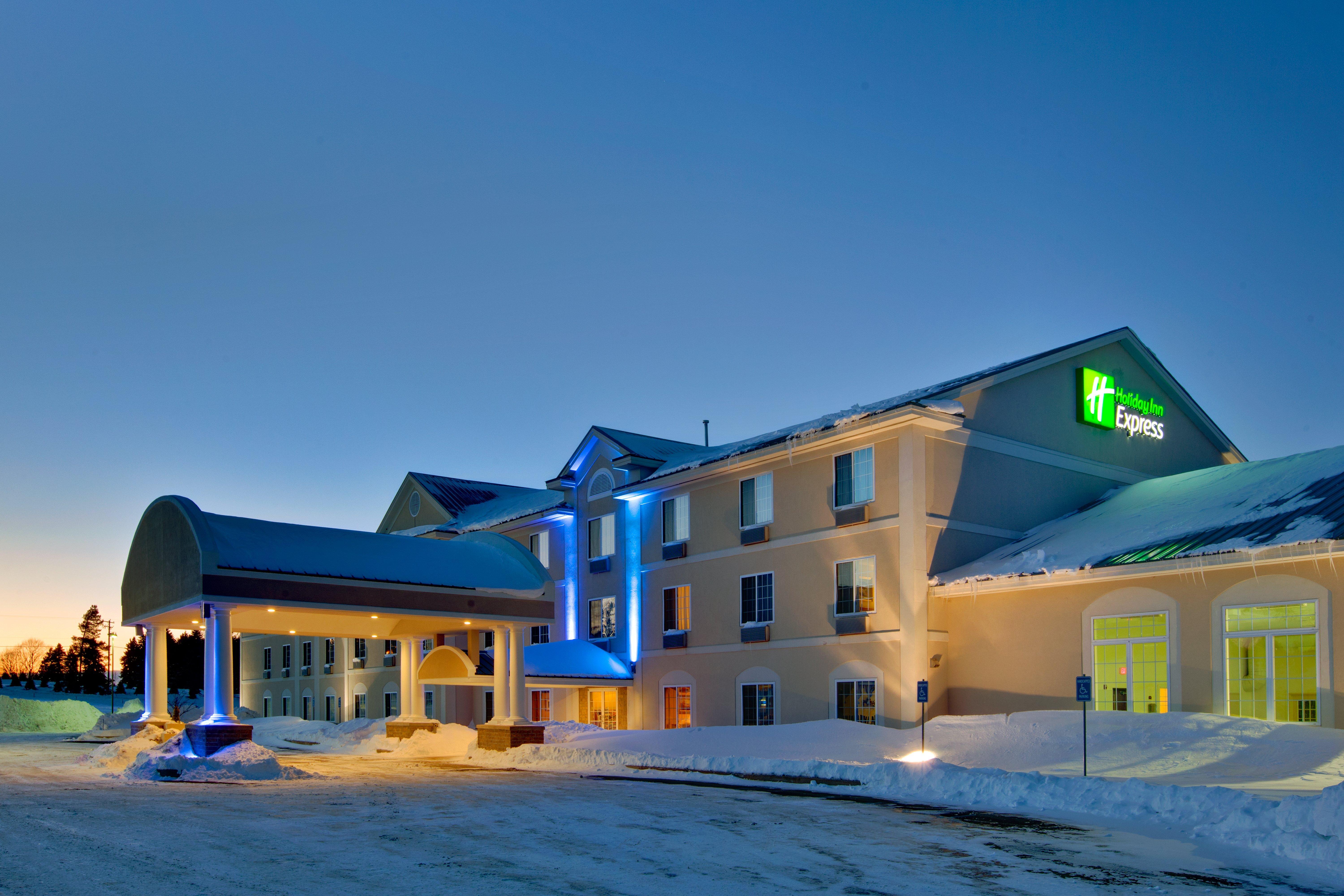 Holiday Inn Express Hotel & Suites Cadillac By Ihg Exterior photo